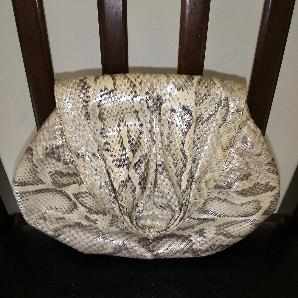 NWOT Vintage Fitnesse La Model tan and black reptile design leather purse!!